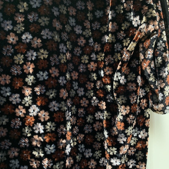 Last Chance - Madewell | Velvet Tulip Ruffle Top in Petite Blooms - Picture 10 of 11